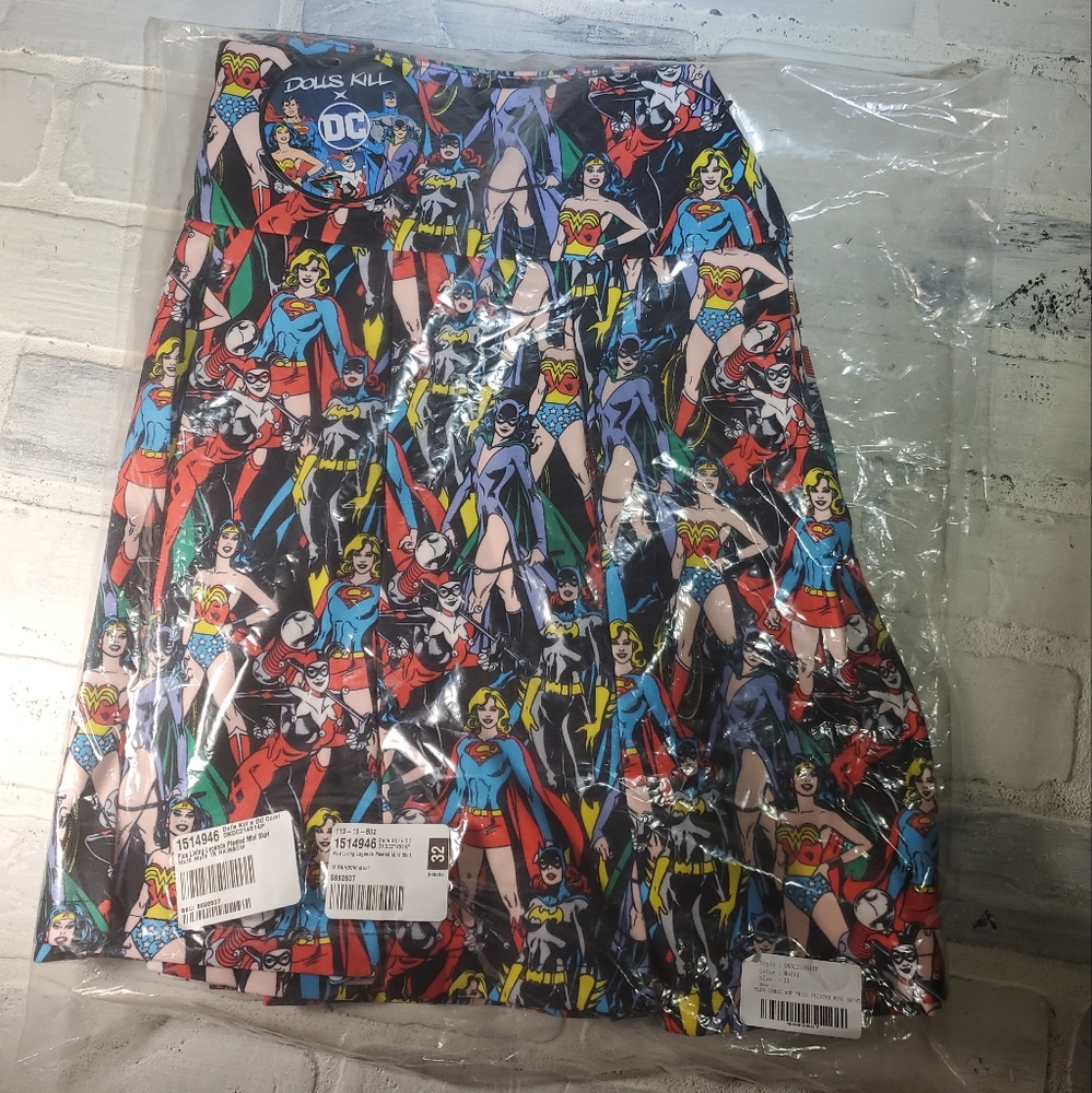 NWT Plus Living Legends Pleated Mini Skirt Size: 1X
